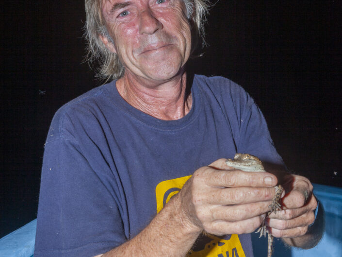 Mike Boston et un bébé crocodile, Costa Rica